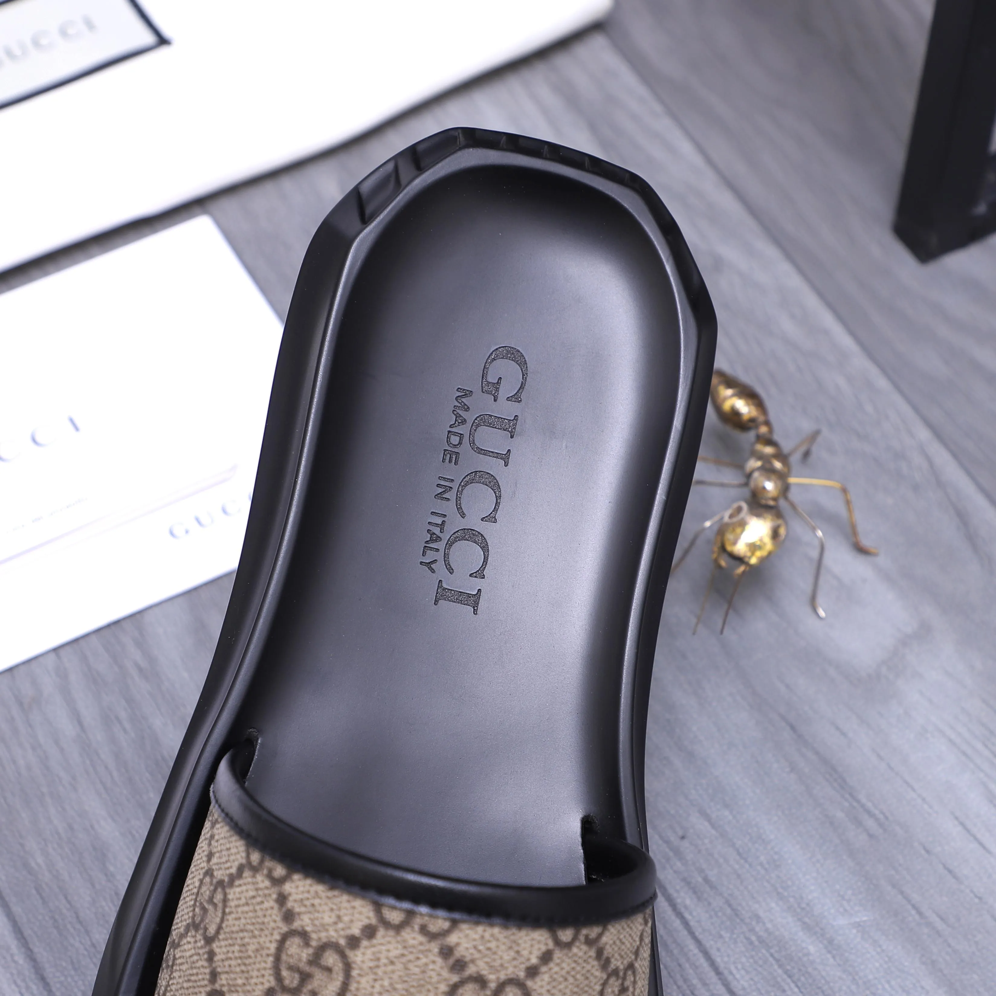 Men's shoes 💰280 Product trademark: GUCCI "Gucci" slippers Regular size: 38-44 (45.46 custom-made, non-returnable) Product materials: Selected cowhide printed upper, instep imitation leather lining, original outsole